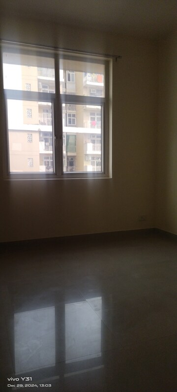Room in 2 BHK Apartment at Sector 16c Greater Noida – for Sale