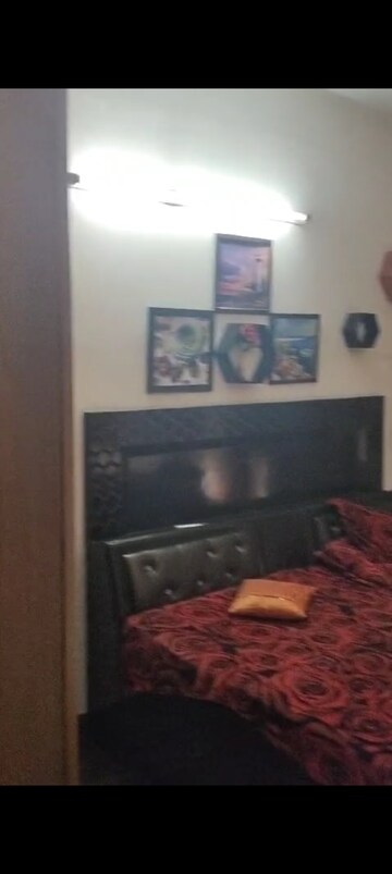 Furnished Amenities in 3 BHK Apartment at Sector 16c Greater Noida – for Rent