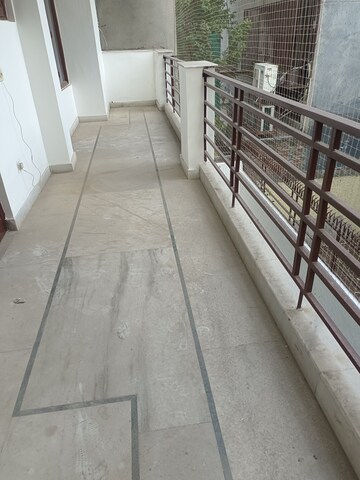 Balcony in 3 BHK Builder Floor at Ansal Sushant Lok I, Sector 43 – for Rent