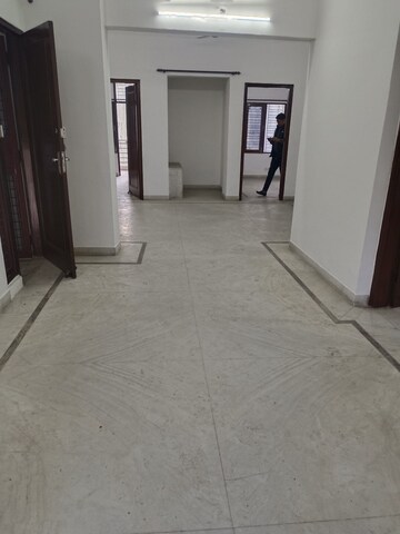 Room in 3 BHK Builder Floor at Ansal Sushant Lok I, Sector 43 – for Rent