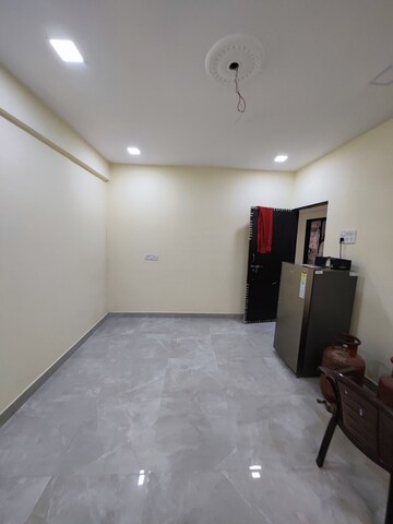 Room in 1 BHK Apartment at Khar West – for Rent