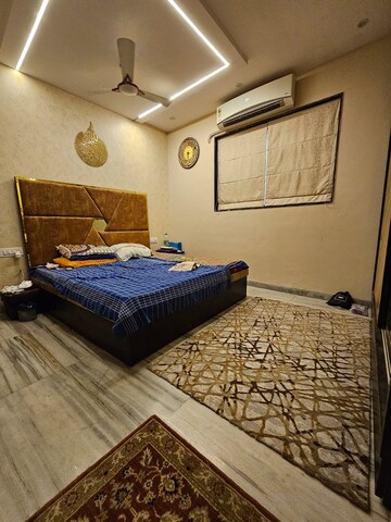 Bedroom in 2 BHK Apartment at Bandra West – for Rent