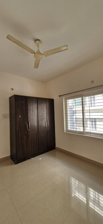 Room in 3 BHK Builder Floor at Kondapur – for Rent