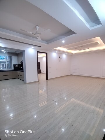 Room in 4 BHK Builder Floor at Saket – for Rent