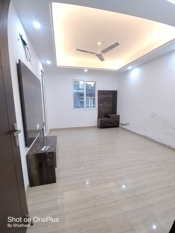 Room in 4 BHK Builder Floor at Saket – for Rent