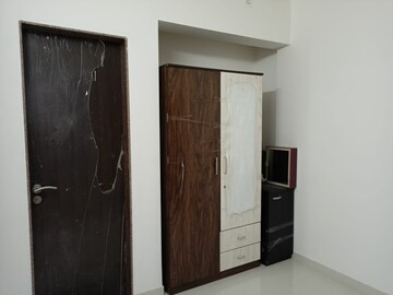 Room in 1 BHK Apartment at Puranik Rumah Bali, Ghodbunder Road – for Rent