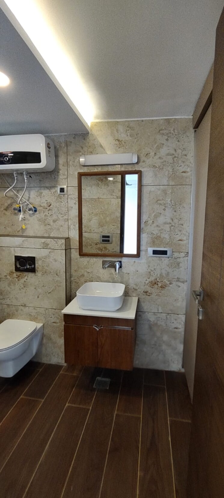 Bathroom, dlf-the-camellias 4 Bedroom 7361 Sq.Ft. Apartment In Sector 42 Gurgaon 8072086