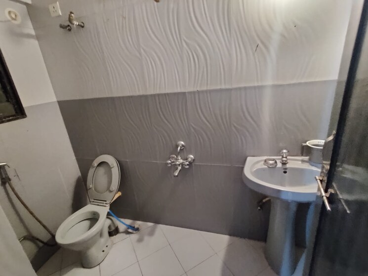 Bathroom, tingre nagar 2 Bedroom 1000 Sq.Ft. Apartment In Tingre Nagar Pune 8072255