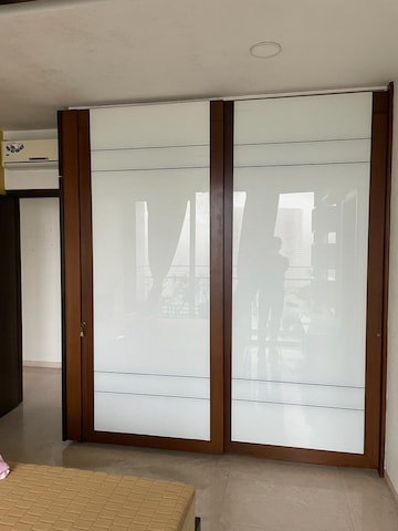 Room in 3 BHK Apartment at Oberoi Exquisite Goregaon, Goregaon East – for Rent