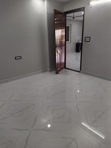 Room in 3 BHK Independent House at Gomti Nagar – for Rent