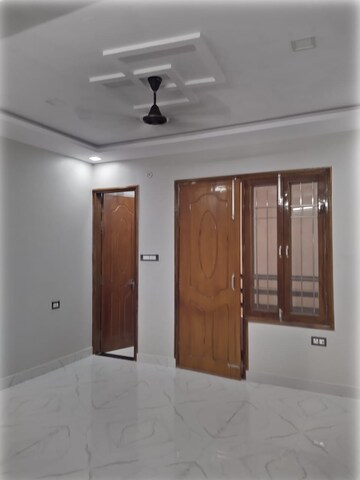 Room in 3 BHK Independent House at Gomti Nagar – for Rent