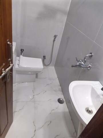 Bathroom in 3 BHK Independent House at Gomti Nagar – for Rent