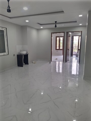 Room in 3 BHK Independent House at Gomti Nagar – for Rent