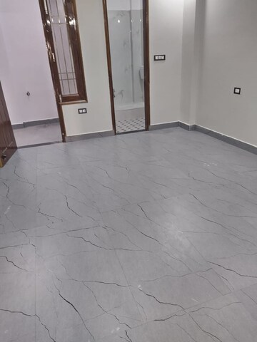 Room in 3 BHK Independent House at Gomti Nagar – for Rent