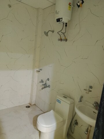 Attached Bathroom in 2 BHK Independent House at Gomti Nagar – for Rent