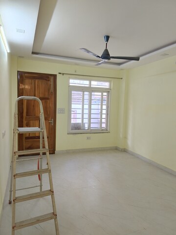 Room in 2 BHK Independent House at Gomti Nagar – for Rent