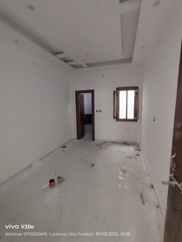 Room in 3 BHK Independent House at Jankipuram Extension – for Sale