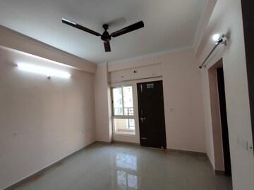 Room in 3 BHK Apartment at Rishita Manhattan, Gomti Nagar – for Rent