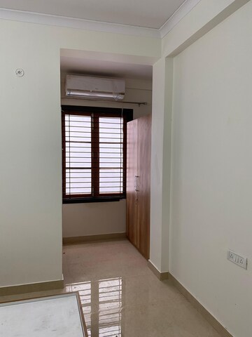 Room in 6+ BHK Independent House at Gomti Nagar – for Rent