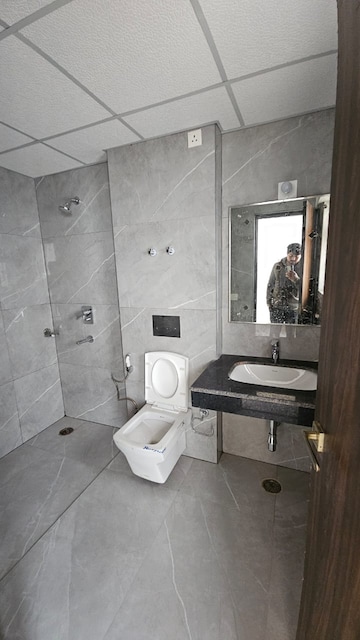 Bathroom in 3 BHK Apartment at Rishita Manhattan, Gomti Nagar – for Rent