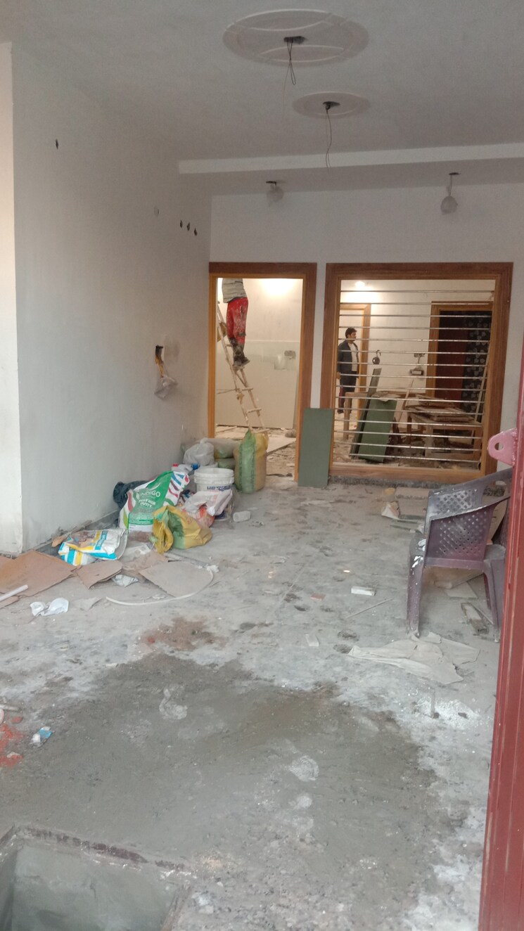  Parking, chiranjiv vihar 4 Bedroom 90 Sq.Mt. Independent House In Chiranjiv Vihar Ghaziabad 8072691