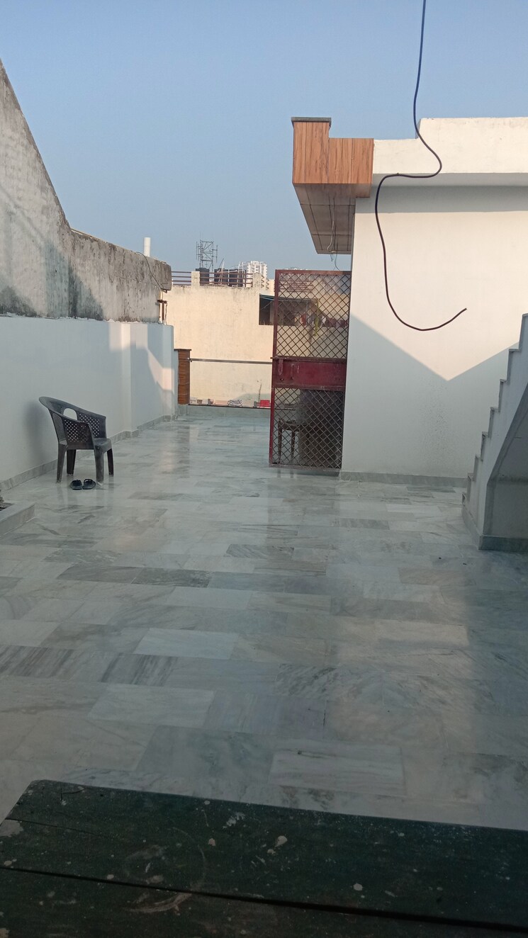  Parking, chiranjiv vihar 4 Bedroom 90 Sq.Mt. Independent House In Chiranjiv Vihar Ghaziabad 8072691