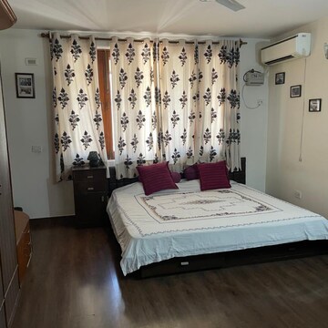 Bedroom in 3 BHK Apartment at Navjeevan Vihar – for Rent