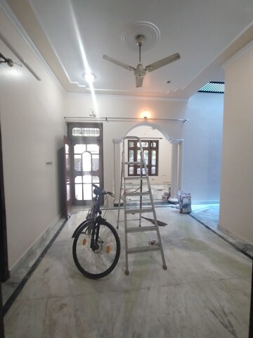 Parking in 2 BHK Independent House at Gomti Nagar – for Rent