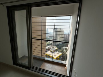 Room in 2 BHK Apartment at Runwal Eirene, Balkum Pada – for Rent