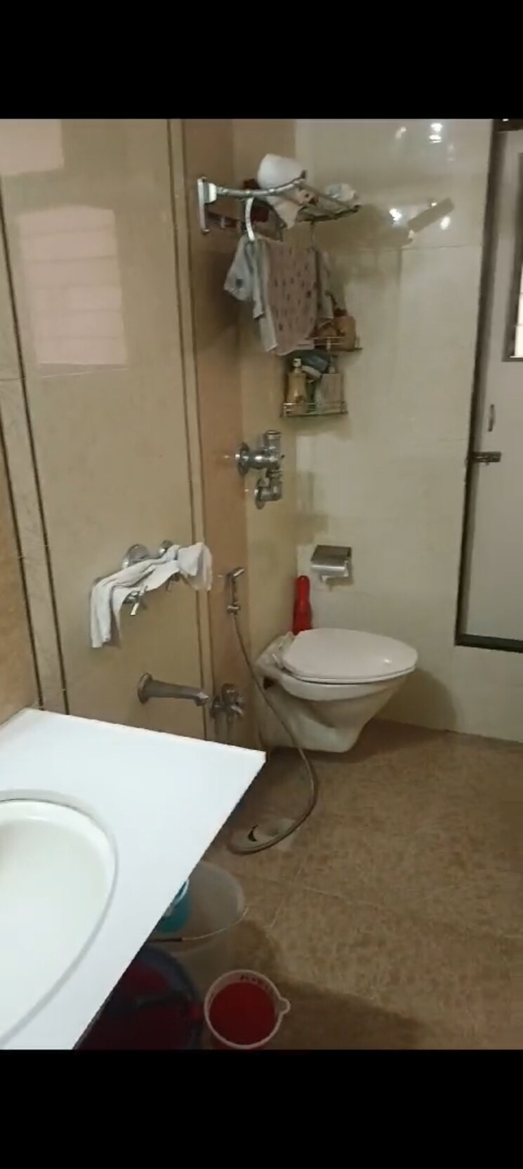 Bathroom, kapur bawdi 3 Bedroom 999 Sq.Ft. Apartment In Kapur Bawdi Thane 8072783