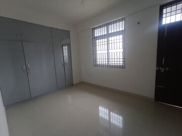 Room in 3 BHK Apartment at Saguna More – for Rent