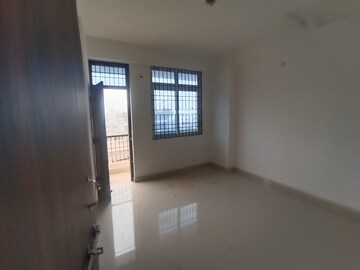 Room in 3 BHK Apartment at Saguna More – for Rent