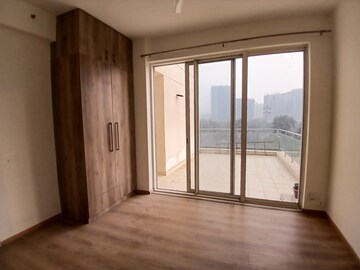 Room in 3 BHK Apartment at Pioneer Park Presidia, Sector 62 – for Rent