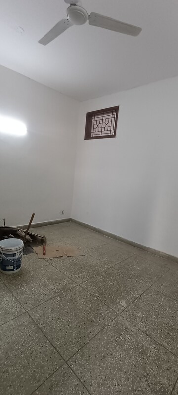 Parking in 2.5 BHK Builder Floor at Kalkaji – for Rent