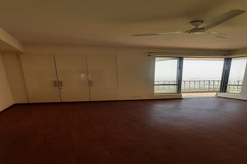 Room in 3 BHK Apartment at Pioneer Park Presidia, Sector 62 – for Sale