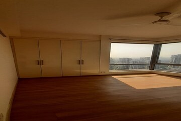 Room in 3 BHK Apartment at Pioneer Park Presidia, Sector 62 – for Sale