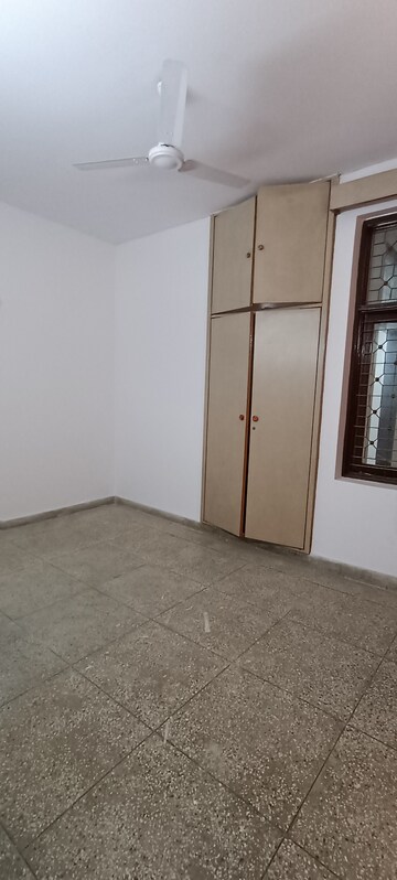Room in 2.5 BHK Builder Floor at Kalkaji – for Rent