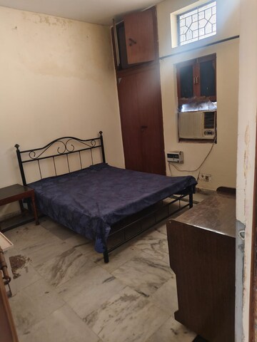 Bedroom in 3 BHK Builder Floor at Sector 36 – for Rent