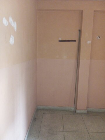 Room in 2.5 BHK Apartment at RWA Jalvayu Vihar, Sector 25 – for Rent