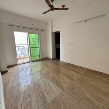 Room in 4 BHK Apartment at Migsun Vilaasa Walk, Eta Ii Greater Noida – for Rent