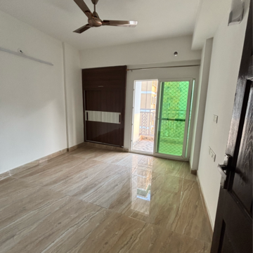 Room in 4 BHK Apartment at Migsun Vilaasa Walk, Eta Ii Greater Noida – for Rent