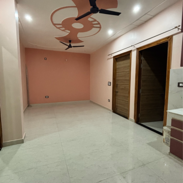 Room in 3 BHK Builder Floor at Delta I Greater Noida – for Rent