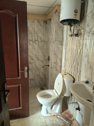 Bathroom in 3 BHK Apartment at Amrapali Silicon City, Sector 76 – for Sale