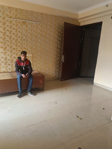 Parking in 3 BHK Apartment at Amrapali Silicon City, Sector 76 – for Rent