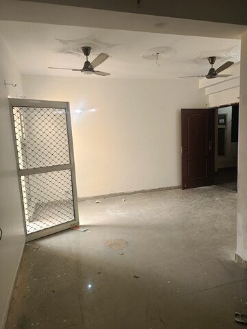 Room in 3 BHK Apartment at Gardenia Golf City, Sector 75 – for Sale