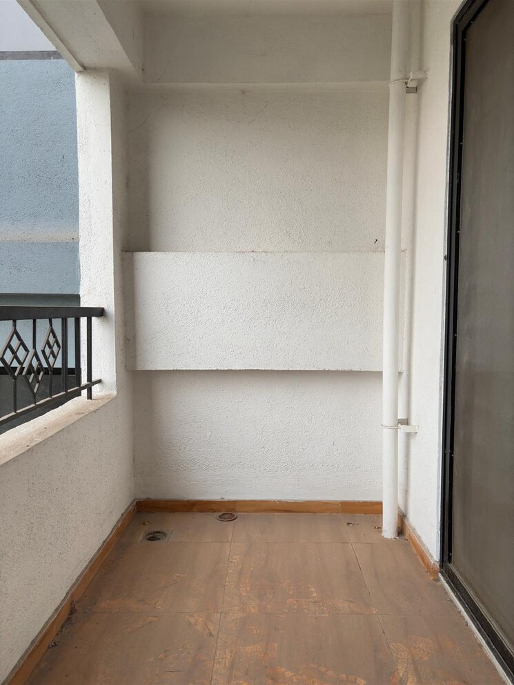 Room, mont-vert-grande 3 Bedroom 1500 Sq.Ft. Apartment In Pashan Sus Road Pune 8072887