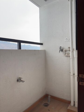 Room in 3 BHK Apartment at Mont Vert Grande, Pashan Sus Road – for Sale