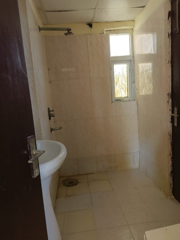 Bathroom, futec-gateway 3 Bedroom 1435 Sq.Ft. Apartment In Sector 75 Noida 8072900