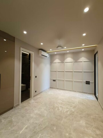 Room in 6+ BHK Independent House at Malcha Marg – for Sale