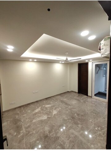 Room in 6+ BHK Independent House at Malcha Marg – for Sale